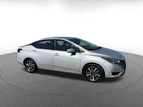 Used 2025 Nissan Versa SV image 2