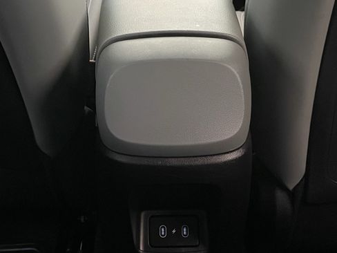 Used 2024 Hyundai Elantra Limited image 24