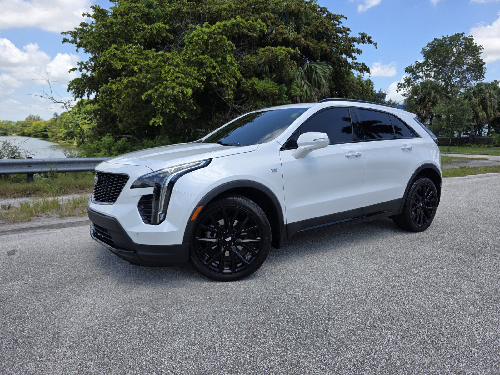 Used 2022 Cadillac XT4 Sport w/ LPO, ONYX Package FWD image 1