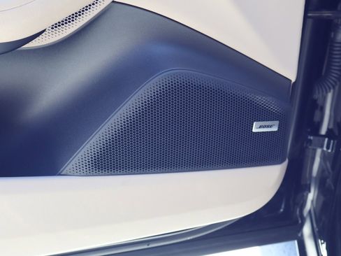 Certified 2025 Porsche Macan Electric RWD image 14