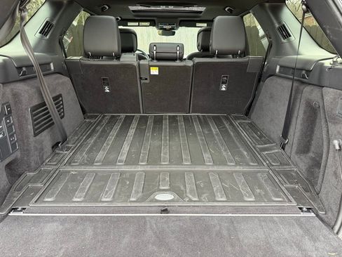 Certified 2025 Land Rover Discovery S image 39