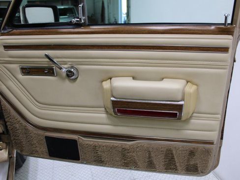 Used 1989 Jeep Grand Wagoneer image 53