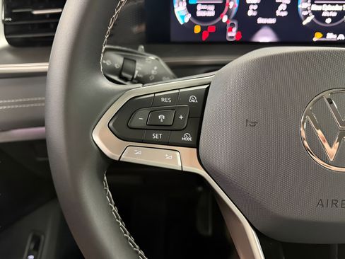 New 2026 Volkswagen Tiguan SE image 12