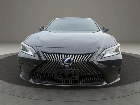 Used 2020 Lexus ES 300h w/ Accessory Package FWD image 2