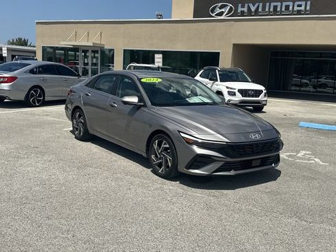 Certified 2024 Hyundai Elantra Limited FWD image 5