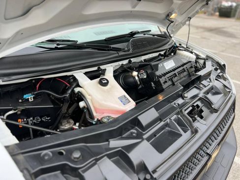 Used 2018 Chevrolet Express 2500 image 37