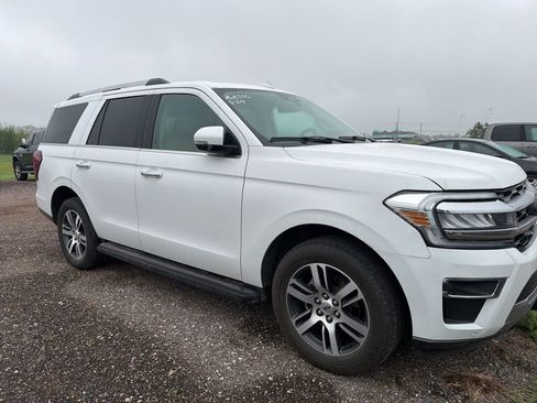 Used 2024 Ford Expedition Limited RWD image 2
