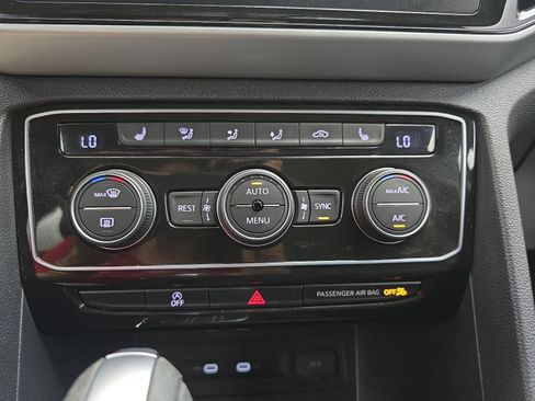 Used 2023 Volkswagen Atlas SE w/ Panoramic Sunroof Package FWD image 21