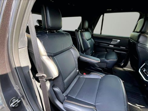 Used 2025 Ford Expedition Tremor AWD/4WD image 17