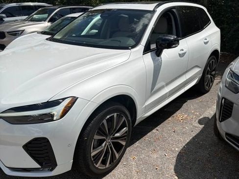 Used 2023 Volvo XC60 B5 Plus image 3
