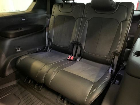 Used 2023 Jeep Grand Cherokee L Laredo image 51