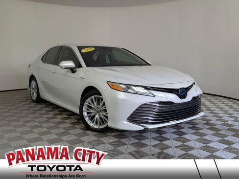 Used 2020 Toyota Camry XLE FWD image 1