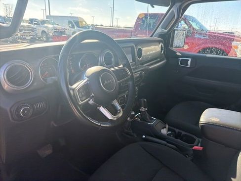 Used 2019 Jeep Wrangler Unlimited Sahara image 8