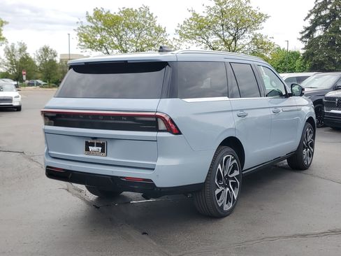 New 2026 Lincoln Navigator Reserve AWD/4WD image 4