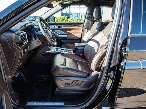 Used 2023 Ford Explorer King Ranch w/ Technology Package image 16