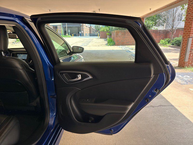 Used 2017 Chrysler 200 Limited Platinum FWD image 14