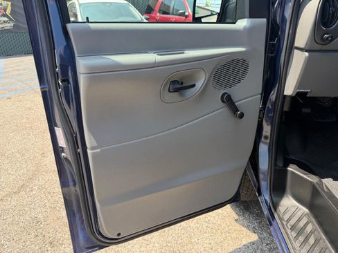 Used 2006 Ford E-150 and Econoline 150 RWD image 19