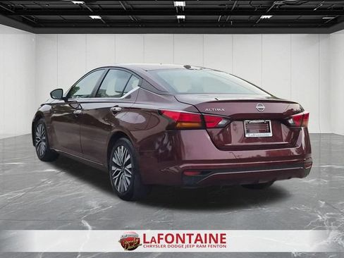 Used 2023 Nissan Altima 2.5 SV FWD image 3