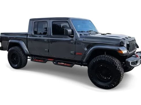 Used 2025 Jeep Gladiator Sport image 2