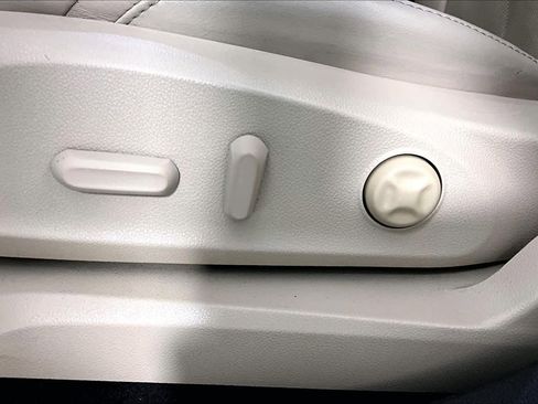 Used 2018 Buick Envision Essence image 32