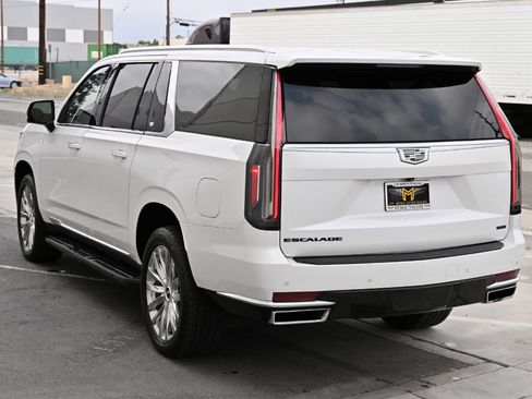 Used 2022 Cadillac Escalade ESV Luxury AWD/4WD image 5