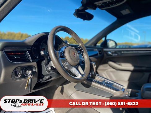 Used 2016 Porsche Macan S image 22