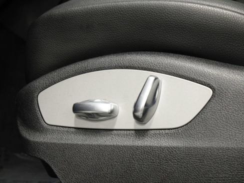 Certified 2021 Porsche Macan AWD/4WD image 35