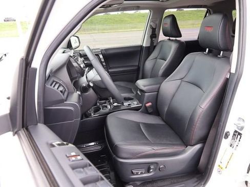 Used 2019 Toyota 4Runner TRD Off-Road Premium AWD/4WD image 9