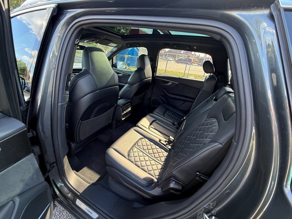 Used 2023 Audi SQ7 Prestige AWD/4WD image 28
