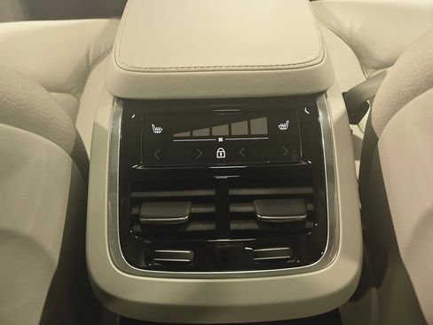 Certified 2024 Volvo XC90 B6 Plus w/ Protection Package Premier AWD/4WD image 23