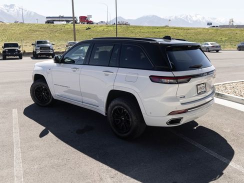 Used 2022 Jeep Grand Cherokee Summit AWD/4WD image 4