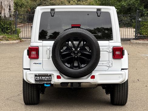 Used 2021 Jeep Wrangler Unlimited Sahara image 4