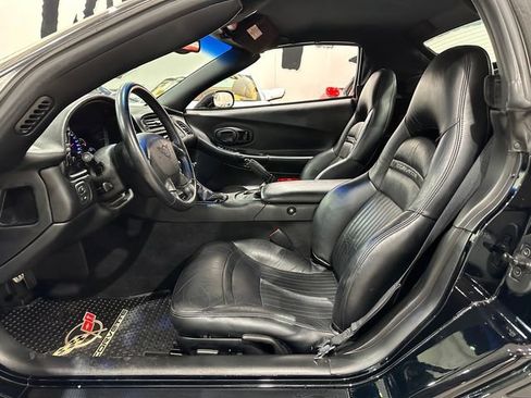 Used 2004 Chevrolet Corvette Convertible w/ Preferred Equipment Group RWD image 8