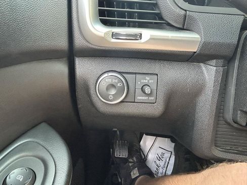 Used 2015 GMC Acadia SLE FWD image 27