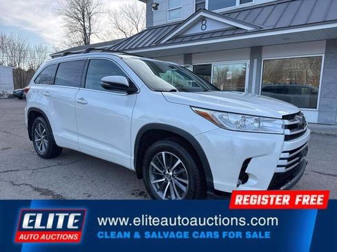 Used 2018 Toyota Highlander XLE image 2
