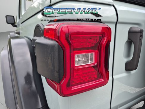Used 2023 Jeep Wrangler Unlimited Rubicon w/ Xtreme 35 Tire Package AWD/4WD image 27