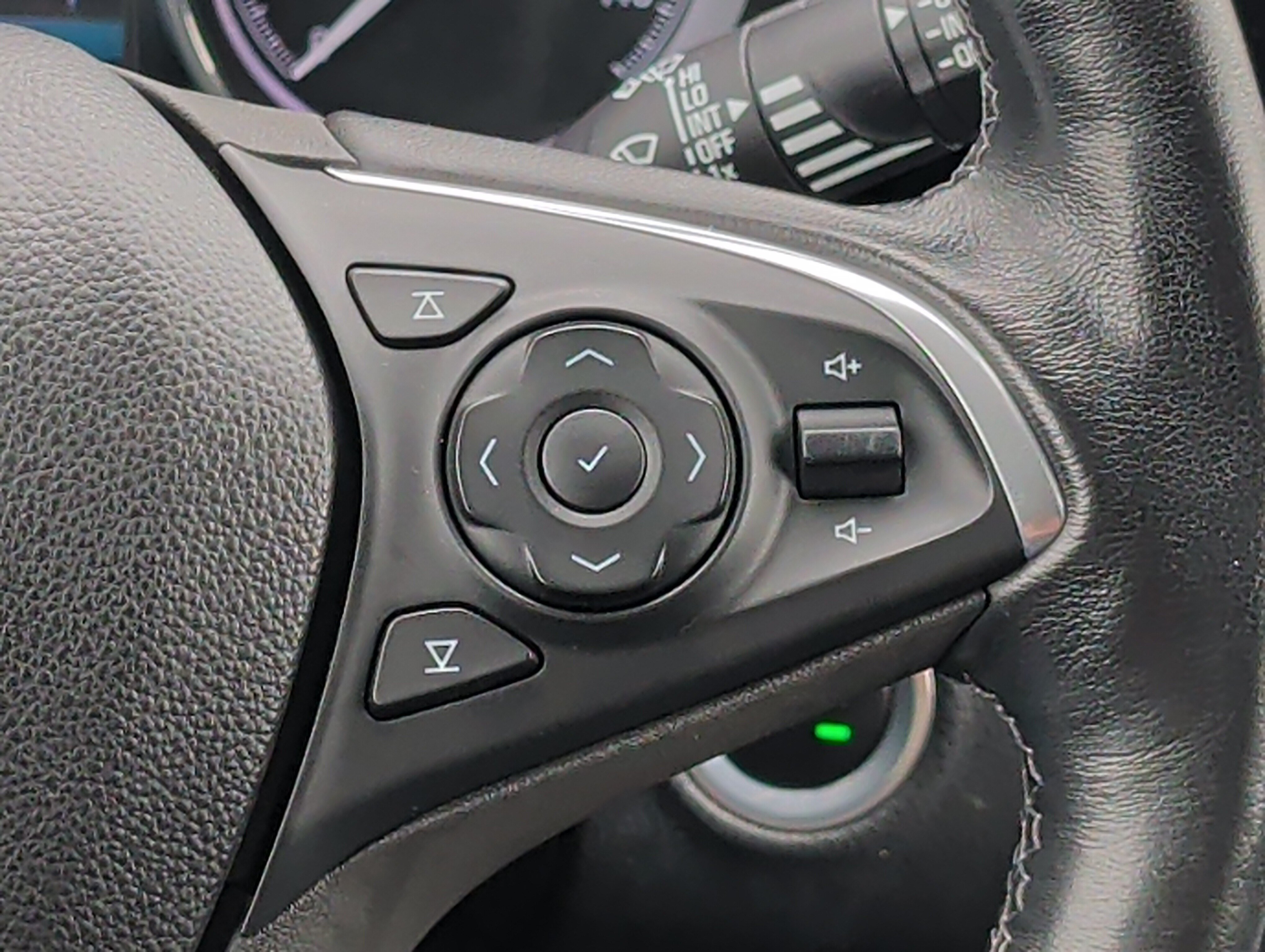 Used 2019 Buick Envision Essence FWD image 28