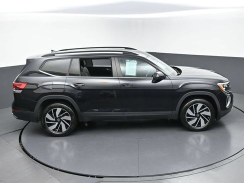 Used 2024 Volkswagen Atlas SE w/ Panoramic Sunroof Package FWD image 45
