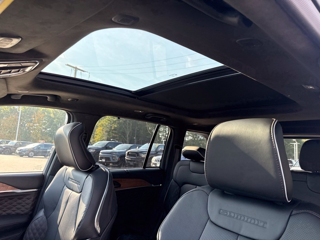 New 2027 Jeep Grand Cherokee Summit AWD/4WD image 16