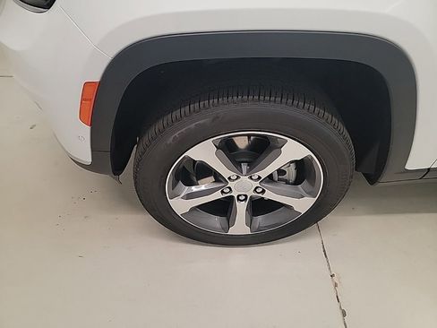 New 2025 Jeep Grand Cherokee L Limited w/ Luxury Tech Group II image 2