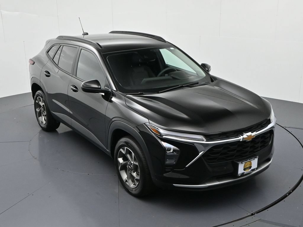 Used 2025 Chevrolet Trax LT FWD image 15