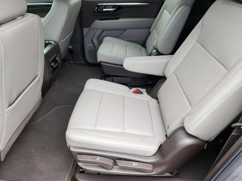New 2026 Chevrolet Suburban LT w/ Comfort Package AWD/4WD image 10