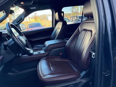 Used 2023 Ford Expedition Limited image 17