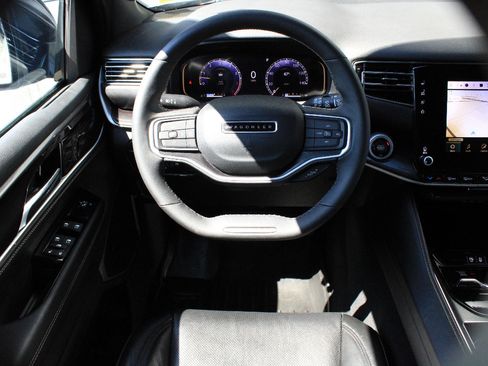 Certified 2023 Jeep Wagoneer 4WD image 13