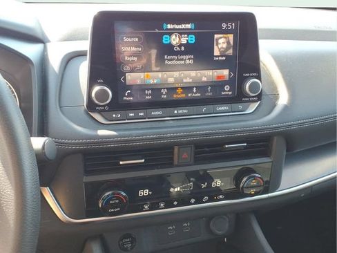 Used 2024 Nissan Rogue SV FWD image 9