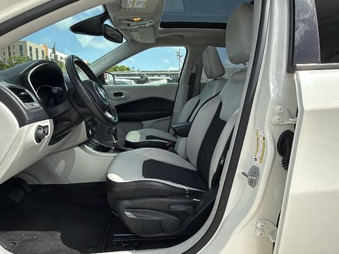 Used 2018 Jeep Compass Latitude w/ Popular Equipment Group FWD image 15
