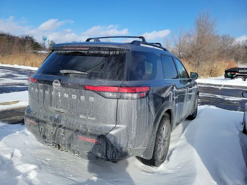 Used 2022 Nissan Pathfinder SV w/ SV Premium Package image 4