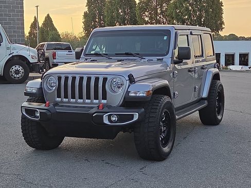 Used 2018 Jeep Wrangler Unlimited Sahara AWD/4WD image 2