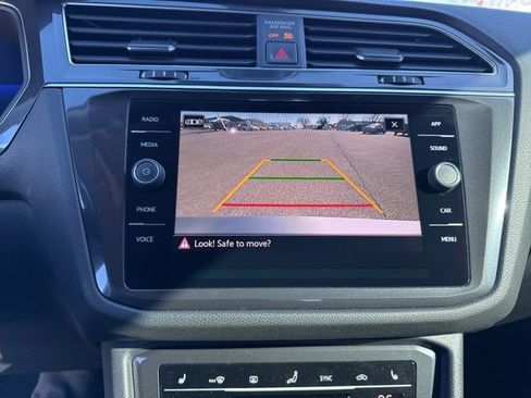 Used 2022 Volkswagen Tiguan SE image 34