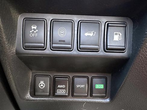 Used 2018 Nissan Rogue SL w/ Premium Package AWD/4WD image 16